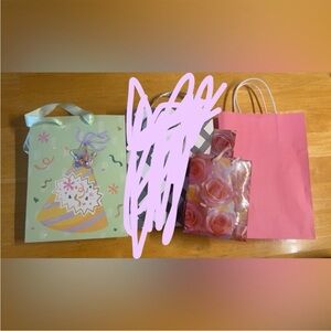 🛍️ EUC Gift bags 🛍️